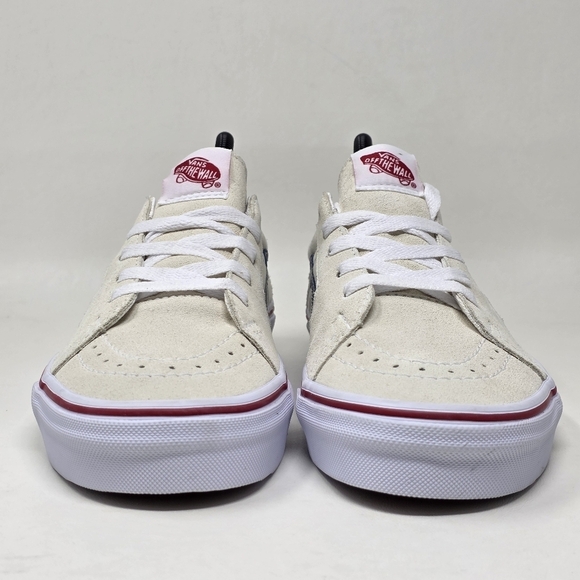 Athletic_Shoes